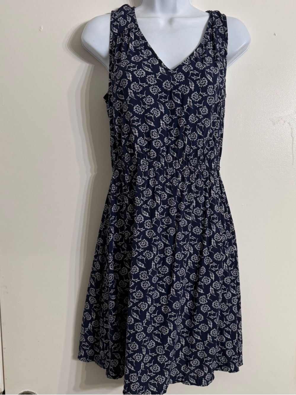 Old Navy Navy and White Floral Midi Dress Sleeveless size medium